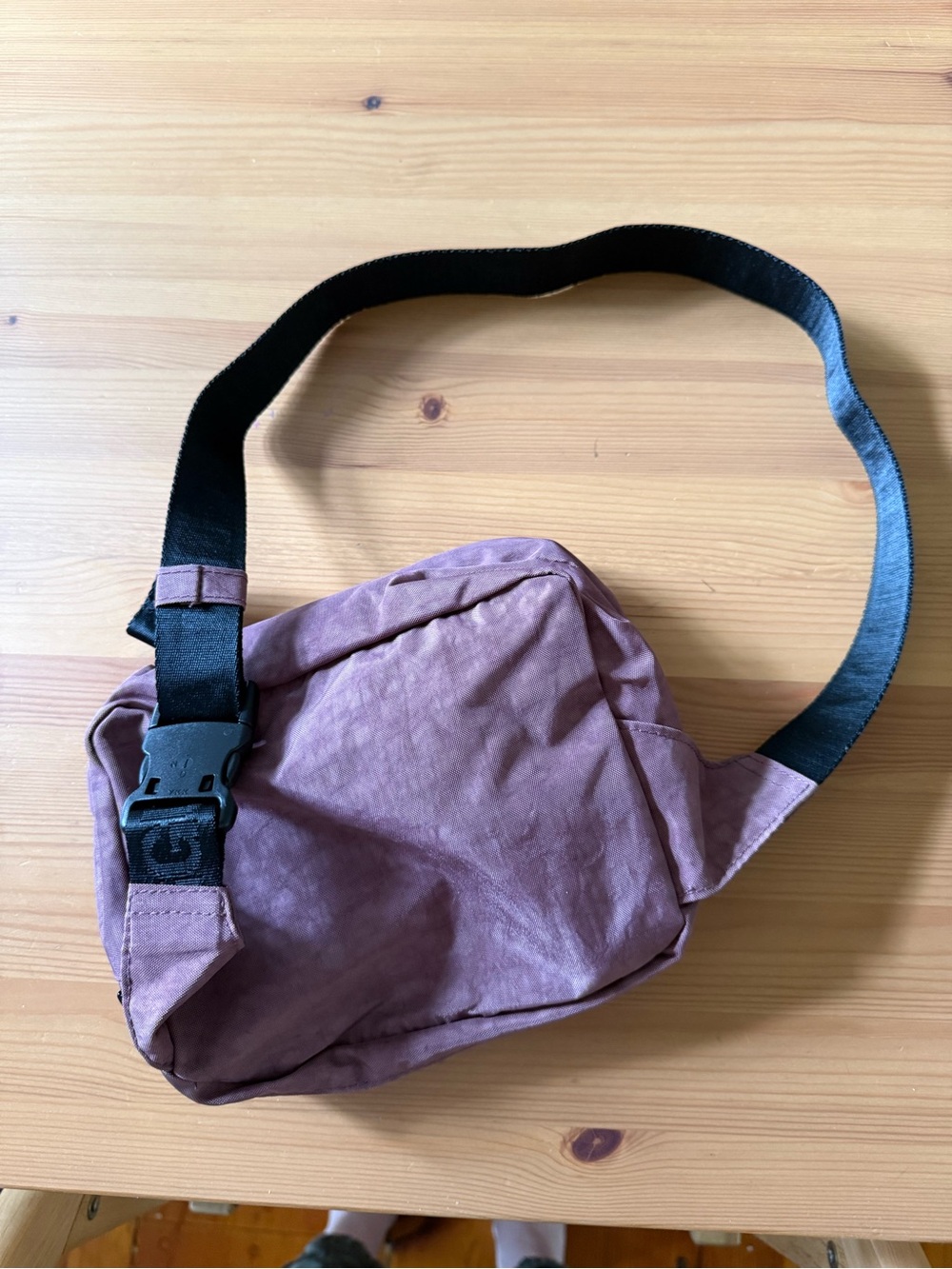 BAGGU Raisin Crossbody Sling Bag with Black Strap - Picture 5 of 6